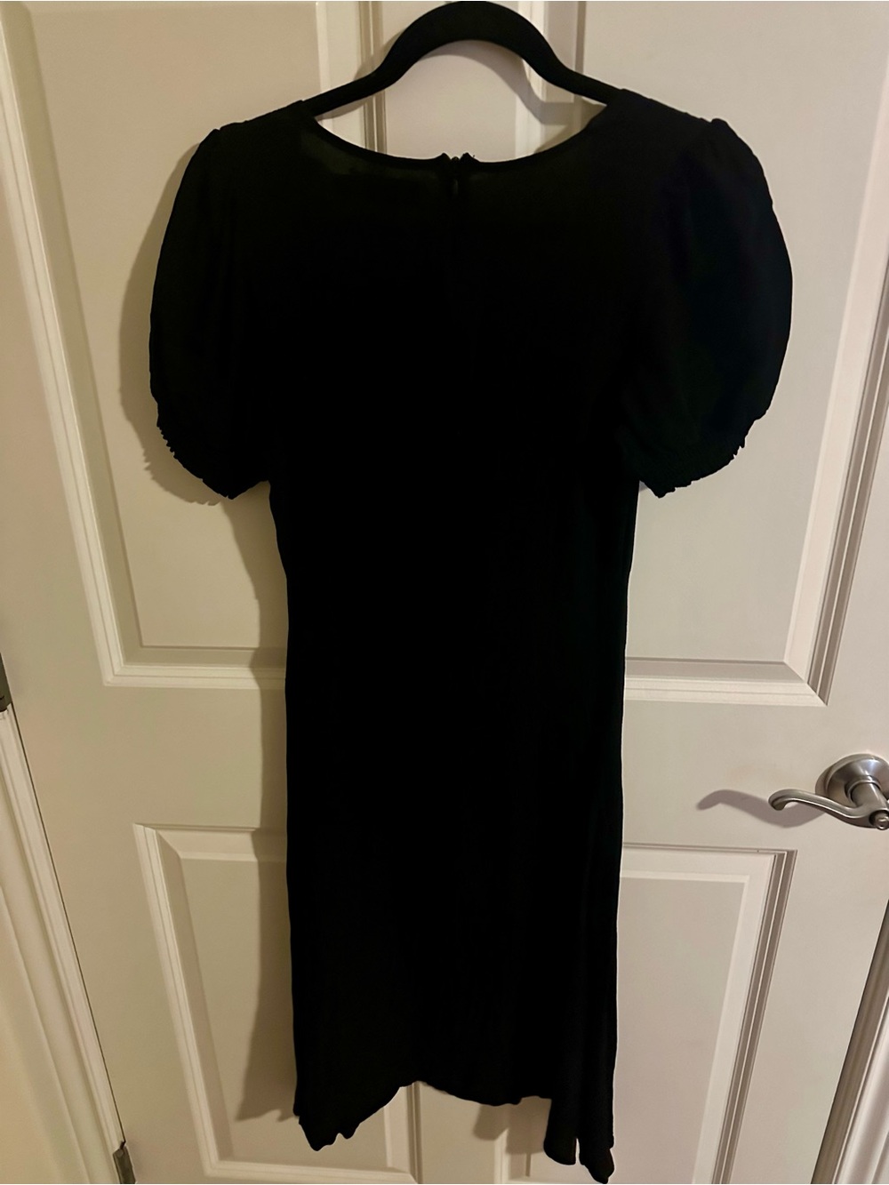 Elegant Black Midi Dress with Side Slit - Picture 8 of 8